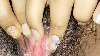 Indian vergin girl play with her pussy